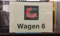Neugewählte Bundesräte werden jeweils in ihrem Heimatkanton und in ihrer Heimatstadt feierlich empfangen. So auch die frisch gewählte Wilerin Karin Keller-Sutter, die traditionell mit einem Extrazug anreiste.
Ich hatte nach den Feierlichkeiten, der ich als Mitglied der freiwilligen Feuerwehr Wil beiwohnte, die Gelegenheit, den Extrazug abzulichten. Leider hatte ich dafür nur mein Handy zur Verfügung.

So wurde die sechsteilige Komposition ausgeschildert. Schublok was die sauber herausgeputzte Re 460 034  Aare .

Wil SG, 13.12.2018