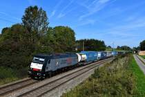 Am 21. September 2018 konnte ich die für TXL fahrende 185 408 von MRCE vor dem DGS 43101 von Wanne-Eickel nach Verona Q.E. am Bü Vogl ablichten. Die Lok hatte kurz vor dem Aufnahmezeitpunkt eine Revision mit Neulack erhalten. 