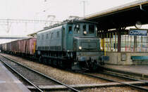 ZUCKERRÜBENKAMPAGNE ARBERG 1995
Erinnerungen an die fotogenen Ae 4/7 im Rübendienst.
Die Aufnahmen sind entstanen in Büren an der Aare, bei Busswil, bei Kerzers, vor Chavornay sowie in Chavornay während den Monaten Oktober-November.
Foto: Walter Ruetsch