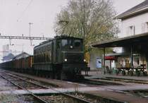 ZUCKERRÜBENKAMPAGNE ARBERG 1995
Erinnerungen an die fotogenen Ae 4/7 im Rübendienst.
Die Aufnahmen sind entstanen in Büren an der Aare, bei Busswil, bei Kerzers, vor Chavornay sowie in Chavornay während den Monaten Oktober-November.
Foto: Walter Ruetsch