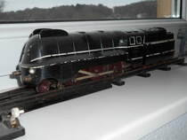 Diese Stromlinienlok stammt von Zeuke.Aufnahme vom 15.Dezember 2018.