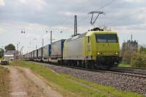 ATLD/XRAIL 145-CL 031 (145 103-8) am Mittag des 13.04.2017 mit einem  LKW Walter -KLV nach Zeebrugge, den sie bis Aachen West bespannte, als sie in Heitersheim durchs Rheintal gen Freiburg (Breisgau) fuhr.
