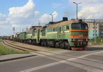 2M62 0880 zieht am 07.07.2018 einen Güterzug durch den Grenzbahnhof Terespol(Polen-Weißrussland). 