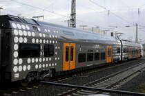 Doppelstock-Mittelwagen 462 310 und Triebkopf 462 110 in Düsseldorf Hbf am 12.12.18. Die reihung der 462er lautet 462 0xx, 462 2xx, 462 3xx und 462 1xx. Der 100er Triebkopf  enthält das 1.-Klasse-Abteil.