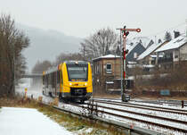 
Ein Hauch von Winter im Hellertal......
Der VT 501 (95 80 1648 101-1 D-HEB / 95 80 1648 601-0 D-HEB) ein Alstom Coradia LINT 41 neue Generation der HLB (Hessische Landesbahn GmbH) erreicht am 16.12.2018, als RB 96  Hellertalbahn   Dillenburg - Haiger - Neunkirchen - Herdorf - Betzdorf, den Bahnhof Herdorf.