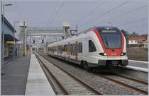 Als am 26 Sept. 1992 die SNCF CC  72028 mit ihrem Schnellzug 1685 von Belfort Delle erreichte ging ein Kapitel zu Ende, welches 1866 mit der Eröffnung der Strecke Montbéliard - Delle durch die PLM begann. Nachdem Preussen 1871 den Krieg gewann, suchte Frankreich den Weg Richtung Schweiz und Norditalien mit dem Bau der Strecke Belfort - Morvillars durch die Compagnie des chemin de Fer de l'Est. 
Nach 1918 verlor die Strecke kontinuierlich an Verkehr, 1992 wurde wie erwähnt der Verkehr nach Belfort eingestellt, 1995 der SBB Abschnitt nach Boncourt.

Doch seit dem 9. Dez. 2018 kann ein neues Kapitel der Strecke aufgeschlagen werden, das eigentlich schon mit der Wiederinbetriebnahme der SBB Strecke von Boncourt nach Delle am 10. Dez. 2006 begann: Nun fahren wieder Reisezüge von Delle nach Belfort! 
Dafür wurde nicht nur die Strecke selbst, sondern auch der Bahnhof Delle kräftig um. bzw. ausgebaut.
Das Bild zeigt den auf Gleis 2 wartenden SBB RABe 522 209 als RE 18173 nach Biel/Bienne. 

15. Dez. 2018