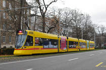 Be 6/10 Tango 161, auf der Linie 11, fährt zur Haltestelle am Bahnhof SBB. Die Aufnahme stammt vom 08.12.2018.