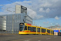 Be 6/10 Tango 163, auf der Linie 10, überquert die Münchensteinerbrücke. Die Aufnahme stammt vom 11.12.2018.