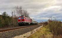 Am 09.12.18 sprang die 232 690-8 (EBS) für die Schadhafte 41 1144-9 beim Wartburg-Express ein. Die 232 690-8 fuhr den Zug von Zeulenroda unterer Bahnhof bis Erfurt, dort übernahm die 41 1144-9 den Zug bis Eisenach wieder. Hier ist der Zug kurz vor Jena zu sehen.