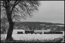 Wies amol woar , soll dieser Güterzug zeigen . Hier bei Neudorf am 16.12.2018
