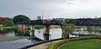  Eisenbahnbrücke über den Mae Nam Khwae Yai, bekannt als River Kwai, unweit der Station River Kwai Bridge bei Kanchanaburi, 25.05.16.