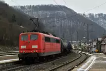 151 169 hat am 15. Dezember 2018 Schiebedienst auf der Geislinger Steige. Hier unterstützt sie 266 071 mit einem Kesselwagenzug. Aufgenommen im Bahnhof von Geislingen (Steige).