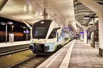 4010 613 wartet als west 931 (Salzburg Hbf - Wien Westbahnhof), in Salzburg Hbf, aauf die Abfahrt.
Aufgenommen am 23.11.2018.
