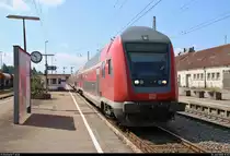 DABpbzfa mit Schublok 146 2?? von DB Regio Baden-Württemberg als RE 4270 von Konstanz nach Karlsruhe Hbf erreicht den Bahnhof Villingen(Schwarzw) auf Gleis 2.
[13.7.2018 | 10:53 Uhr]
