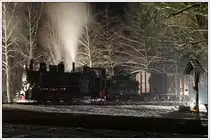 Noch eine Nachtversion, diesmal mit  mehr  Zug als beim Bild von vorgestern. 764-411R der Stainzer Bahn am 16.12.2018 mit einem Güterzug von Preding nach Stainz, aufgenommen wenige Meter vor dem Zielbahnhof.