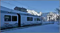 Zur Zeit verkriecht sich die Sonne auf Alp Grüm bereits um 14.00Uhr hinter dem Piz Palü. Der weisse Allegra ABe 8/12 3512 des R4637 nach Tirano verstärkt den Kälteeindruck noch zusätzlich. (11.12.2018)