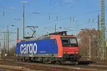 Re 482 000-7 durchfährt den badischen Bahnhof. Die Aufnahme stammt vom 12.12.2018.