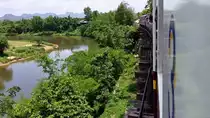 Ord 257 Bangkok-Thonburi - Nam Tok auf dem Tham-Krasae-Viadukt, links der Khwae Noi (südlich der Station  Saphai Tam Krasae, 26.05.16). 