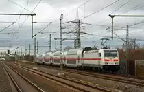 146 565 schob am 08.12.18 den IC 2430 vorbei am S-Bahnhof Halle Messe Richtung Halle(S) Hbf.