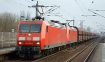 Vor einem Erzzug eher selten zu beobachten, eine DB Cargo 145ér Doppeltraktion mit  145 055-0  [NVR-Number: 91 80 6145 055-0 D-DB] +   145 035-2  [NVR-Number: 91 80 6145 035-2 D-DB] mit dem leeren Erzzug Richtung Hamburg am 18.12.18 Bf. Berlin-Hohenschönhausen.