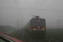 Eine Bahnfahrt aus der Sicht des Lokführers!

Im Rahmen seines Herzenswunsches, der durch die Stiftung Sternschnuppe erfüllt wurde, durfte Luka eine Führerstandsmitfahrt mit dem Triebwagen RAe 4/8 1021, dem legendären  Churchill Pfeil , absolvieren. Die Fahrt führte von Zürich HB zum Industriewerk Biel, wo der Rote Pfeil die nächsten drei Monate revidiert wird.

Der Postzug mit der Re 420 244 als Zuglok hat das Verteilzentrum Härkingen gerade verlassen und kreuzte unseren Weg kurz danach.

Foto: Tristan Streck (*2010)

Bei Härkingen, 18.12.2018 