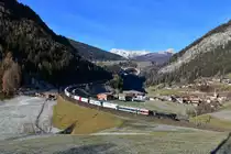 193 879 mit einer RoLa am 21.11.2018 bei St. Jodok am Brenner. 