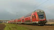 Eine Dosto-Garnitur unterwegs als RE70 nach Mannheim zwischen Gernsheim und Groß-Rohrheim. Aufgenommen am 2.12.2017 14:52