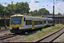 650 574-6  Stadt Oppenau  und 650 571-2  Oberharmersbach  (VT 512 und VT 509 | Stadler Regio-Shuttle RS1) der Südwestdeutschen Landesverkehrs-AG (SWEG) als SWE87430 nach Strasbourg (F) werden in ihrem Startbahnhof Offenburg auf Gleis 4 bereitgestellt.
[13.7.2018 | 12:18 Uhr]