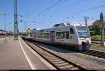 Nachschuss auf 650 571-2  Oberharmersbach  und 650 574-6  Stadt Oppenau  (VT 509 und VT 512 | Stadler Regio-Shuttle RS1) der Südwestdeutschen Landesverkehrs-AG (SWEG) als SWE87430 nach Strasbourg (F), die in ihrem Startbahnhof Offenburg auf Gleis 4 bereitgestellt werden.
[13.7.2018 | 12:19 Uhr]