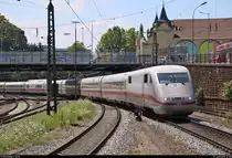 401 587-1 (Tz 187; seit 16.12.2017  Gießen , trägt aber immer noch  Mühldorf a. Inn ) als verspäteter ICE 370 (Linie 12) von Basel SBB (CH) nach Berlin Ostbahnhof erreicht den Bahnhof Offenburg auf Gleis 3.
[13.7.2018 | 12:20 Uhr]