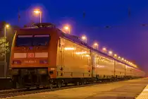 Abgestellter IC mit einer Lok der BR 101 am Bahnsteig 3 in Binz, wobei ich durch meinen Standort das Gleis 2 ausgeblendet habe. - 20.12.2018

