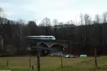 Heute fuhr 605 017 durchs Erzgebirge....
Hier in Zschopau auf einer Brücke die über den gleichnamigen Fluss führt.