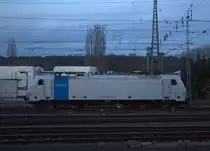 186 454-5 von Lineas/Railpool  rangiert in Aachen-West.
Aufgenommen vom Bahnsteig in Aachen-West.
In der Abendstimmung vom Abend am 18.12.2018.