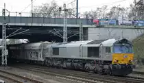 ITL mit  CB 1001  [NVR:  92 80 1266 106-4 D-ITL ) und Ganzzug Schüttgutwagen mit Kies beladen Richtung Baustoffhändler am Gelände der Industrieübergabe Berlin Nordost am 20.12.18 Berlin-Springpfuhl.