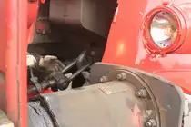 Im Rahmen seines Herzenswunsches, der durch die Stiftung Sternschnuppe erfüllt wurde, durfte Luka eine Führerstandsmitfahrt mit dem Triebwagen RAe 4/8 1021, dem legendären  Churchill Pfeil , absolvieren. Die Fahrt führte von Zürich HB zum Industriewerk Biel, wo der Rote Pfeil die nächsten drei Monate revidiert wird.
In Absprache mit dem Bahnpersonal durfte ich mich auf den Gleisen für einige Aussenaufnahmen bewegen. Besten Dank für die Erlaubnis!

Angelegt! Nur noch festschrauben, dann ist der Zug bereit.

Biel RB, 18.12.2018