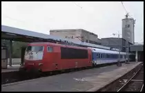 Die rote DB 103190-5 steht am 14.08.1999 um 9.28 Uhr mit einem Interregio nach Nürnberg im HBF Stuttgart bereit.