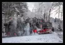 Winterdampf im Stainzertal -Draculinchen 764.411R fährt mit einem Fotogüterzug durch die Wälder nahe Kraubath.
16.12.2018