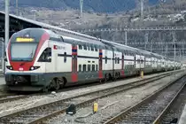 RVD RABe 511 116 in DoTra mit 019 wartet am 25.12.18 in Brig auf seine Abfahrt.