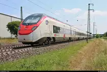 Überraschung: Nachschuss auf RABe 501 003-4  Kanton Schwyz  (Stadler SMILE) SBB als Test- oder Personalschulungsfahrt, die den Haltepunkt Auggen auf der Bahnstrecke Mannheim–Basel (Rheintalbahn | KBS 703) Richtung Basel (CH) durchfährt.
[13.7.2018 | 15:35 Uhr]