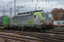 Siemens Vectron der BLS 475 415-6 durchfährt den badischen Bahnhof. Die Aufnahme stammt vom 03.12.2018.
