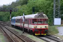CD 50 54 80-29 216-6 ABfbdtn am 18.August 2018 als letztes Fahrzeug des ausfahrenden Os 4840 (Brno hl.n. – Namest nad Oslavou) im Bahnhof Strelice.