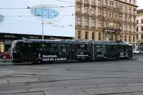 DPMB Vario LF2R.E 1127 am 18.August 2018 bei der Haltestelle Hlavni nadrazi.