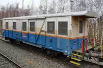 Dieser Gerätewagen stand Mitte Dezember 2018 zusammen mit dem Gleisbaukran Kirow KRC 1200 NS von Volkerrail in der Nähe des Hattinger Bahnhofes.