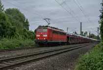 Rpool/DB 151 006 bringt am 15.08.2018 einen vollen Autozug durch Misburg Richtung Seelze.