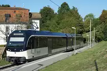 Transports Montreux-Vevey-Riviera/MVR
Obschon ich mich als langjähriger Freund der alten CEV für die neuen  MVR-SURF noch immer nicht richtig begeistern kann, habe ich mich am Stefanstag den 26. Dezember 2018 entschieden, zu Ehren von Stefan Wohlfahrt bei Bahnbilder.de erstmals drei Aufnahmen der neuen Triebzüge einzustellen.
Regionalzug mit ABeh 2/6 7503 bei Château-de-Blonay auf der Fahrt nach Vevey am 8. September 2018.
Foto: Walter Ruetsch