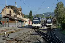 Transports Montreux-Vevey-Riviera/MVR
Obschon ich mich als langjähriger Freund der alten CEV für die neuen  MVR-SURF noch immer nicht richtig begeistern kann, habe ich mich am Stefanstag den 26. Dezember 2018 entschieden, zu Ehren von Stefan Wohlfahrt bei Bahnbilder.de erstmals drei Aufnahmen der neuen Triebzüge einzustellen.
ABeh 2/6 7504 und ABeh 2/6 7507 in Blonay Gare auf die Abfahrt wartend nach Vevey und Les Pléiades am 8. September 2018.
Fotostandort: Wiese vis-à-vis Betriebsgebäude der BC, Bildausschnitt Fotoshop
Foto: Walter Ruetsch