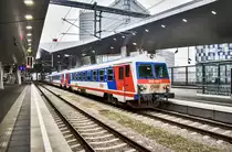 5047 057-4, 5047 xxx und 5047 054-1, erreichen als R 7416 (Wiener Neustadt Hbf - Traiskirchen Aspangbahn - Wien Hbf), den Endbahnhof.
Aufgenommen am 23.11.2018.