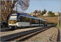 Ein Bild von ungefähr der selben Foto-Stelle wie das vorhergehende, welches damals nur möglich war, da die Feierlichkeiten zur Inbetriebnahme der neuen CEV MVR SURF GTW ABeh 2/6 in St-Légier Gare stattfanden. 
Im Bild der geschmückte CEV MVR SURF GTW ABeh 2/6 7501  St-Légier - La Chiésaz .
11. Dez. 2015