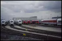 ICE und andere Fahrzeuge am 6.11.1999 im Versuchszentrum Wildenrath.