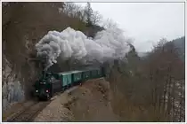 Einige Fotohalte gab es in weiterer Folge am 1.1.19 auch zwischen Sázava und Ledečko. 93.1360 (431.032) mit ihrem mittlerweile als Sp 11752 verkehrenden Sonderzug von Hatě nach Čerčany bei den Tunnels zwischen Sázava und Ledečko aufgenommen. 